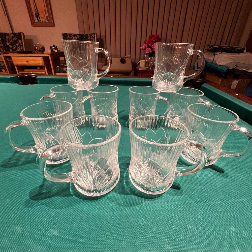 Vintage Glass Coffee Mugs Set of TEN, Arcoroc France Made, “Crocus” design 10oz